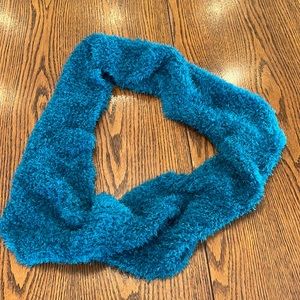 Fuzzy circular scarf